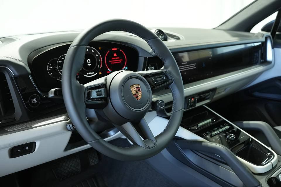 Certified 2026 Porsche Cayenne AWD/4WD image 4