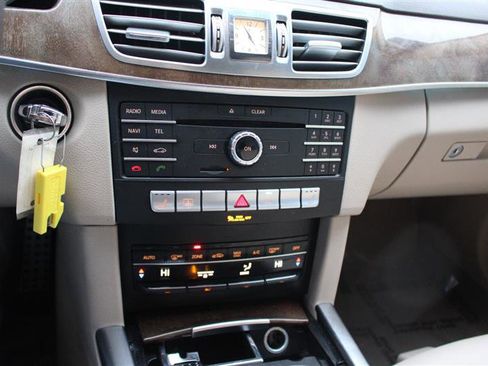 Used 2016 Mercedes-Benz E 350 4MATIC Sedan w/ Premium Package image 17