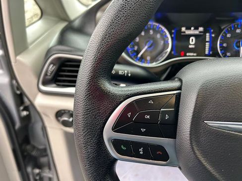 Used 2020 Chrysler Voyager Lxi image 22