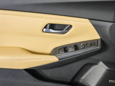 Used 2025 Nissan Sentra SV w/ SV Premium Package image 21