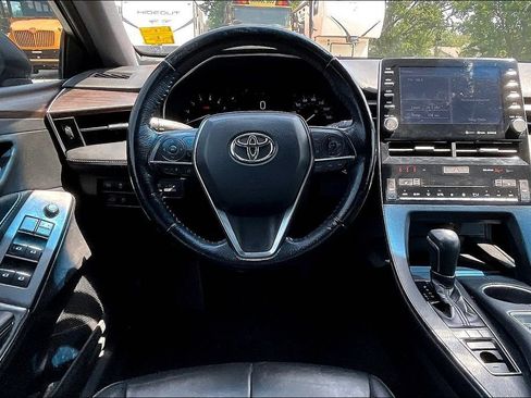 Used 2019 Toyota Avalon XLE FWD image 6