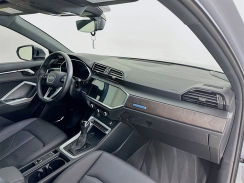 Used 2021 Audi Q3 2.0T Premium Plus w/ Premium Plus Package image 31