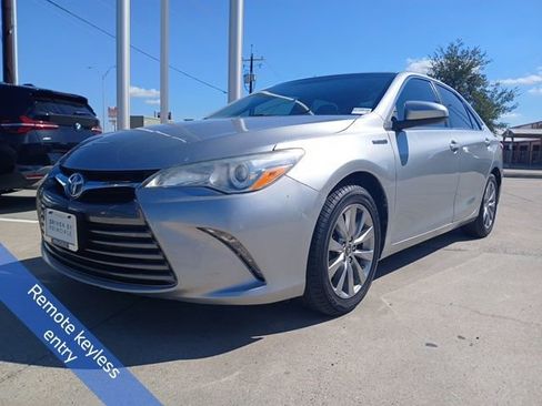 Used 2016 Toyota Camry XLE image 3