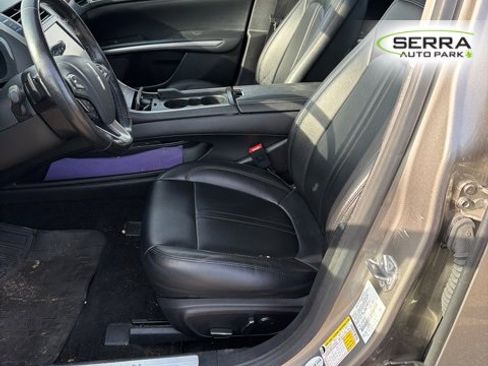 Used 2016 Lincoln MKZ image 5