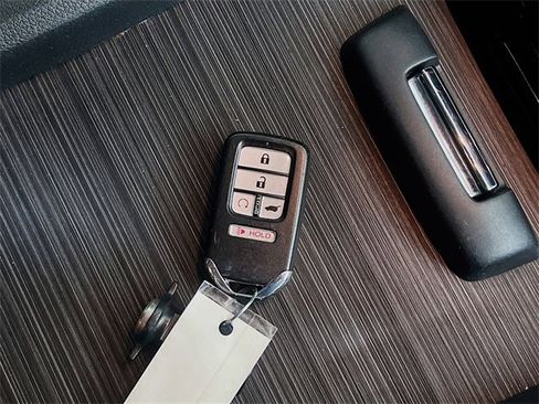 Used 2019 Honda Pilot Touring image 32