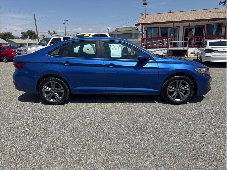 Used 2024 Volkswagen Jetta SE FWD image 4