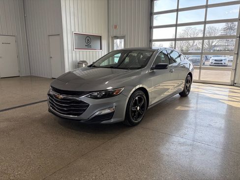 Used 2023 Chevrolet Malibu LS image 3