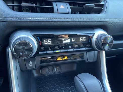 Used 2025 Toyota RAV4 LE image 12