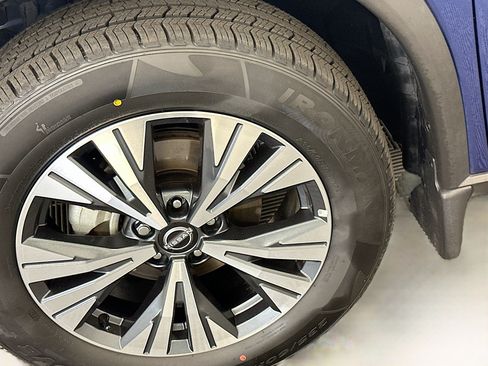 Used 2023 Nissan Rogue SV AWD/4WD image 34