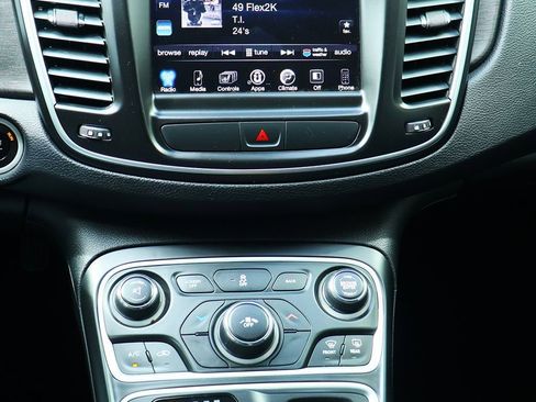 Used 2017 Chrysler 200 Limited Platinum image 44