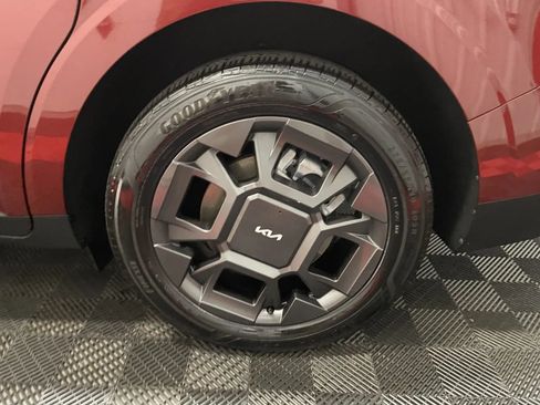Used 2025 Kia Carnival EX FWD image 11