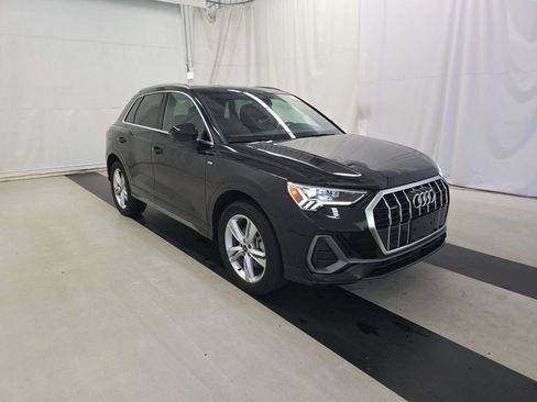 Used 2023 Audi Q3 2.0T Premium w/ Convenience Package AWD/4WD image 3
