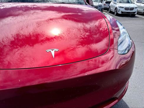 Used 2024 Tesla Model Y 2WD image 31