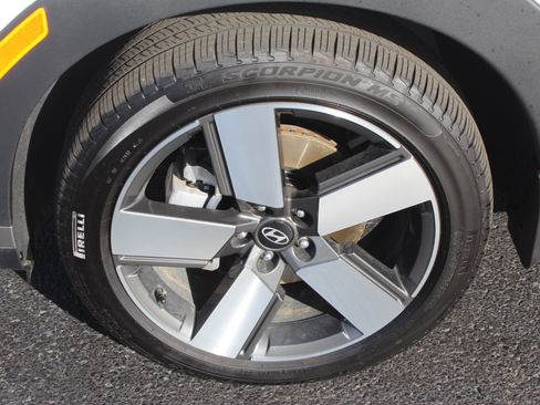 Used 2025 Hyundai Santa Fe Limited image 11