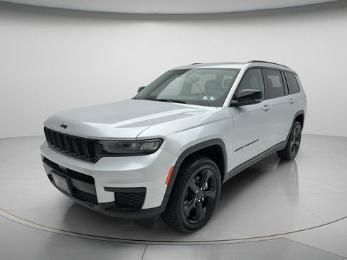 Used 2023 Jeep Grand Cherokee L Laredo AWD/4WD image 6