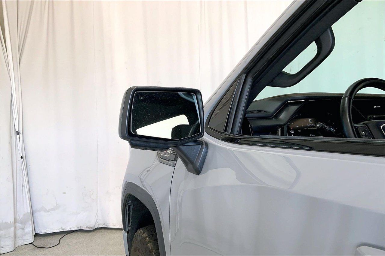Used 2024 GMC Sierra 1500 AT4 w/ Technology Package AWD/4WD image 10