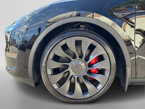 Used 2024 Tesla Model Y Performance image 10