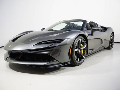 Used 2022 Ferrari SF90 Spider image 2