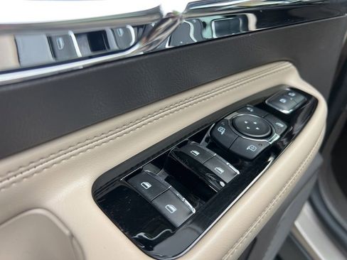 Used 2021 Lincoln Corsair AWD w/ Premium Package image 12
