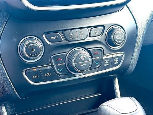 Used 2022 Jeep Cherokee Limited w/ Elite Package image 34