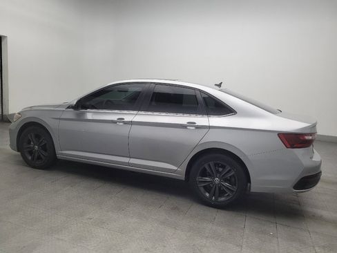 Used 2022 Volkswagen Jetta SE w/ Panoramic Sunroof Package FWD image 3