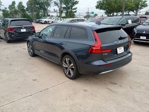 Used 2025 Volvo V60 B5 Cross Country Plus AWD/4WD image 8