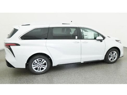New 2026 Toyota Sienna Limited image 10