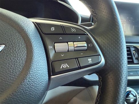 Used 2022 Genesis G70 3.3T image 21