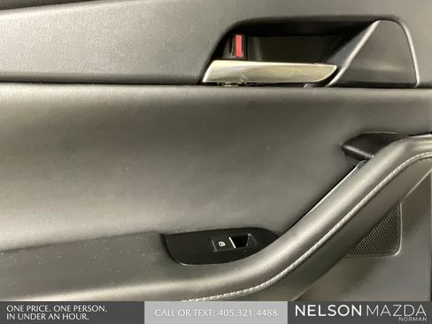 Used 2025 MAZDA CX-30 AWD 2.5 S w/ Preferred Package image 19