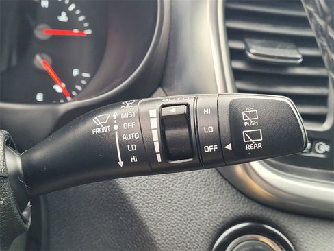 Used 2018 Kia Sorento SX image 18