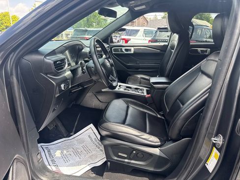 Used 2020 Ford Explorer XLT w/ Equipment Group 202A AWD/4WD image 23