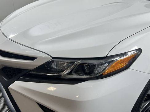 Used 2020 Toyota Camry SE FWD image 11