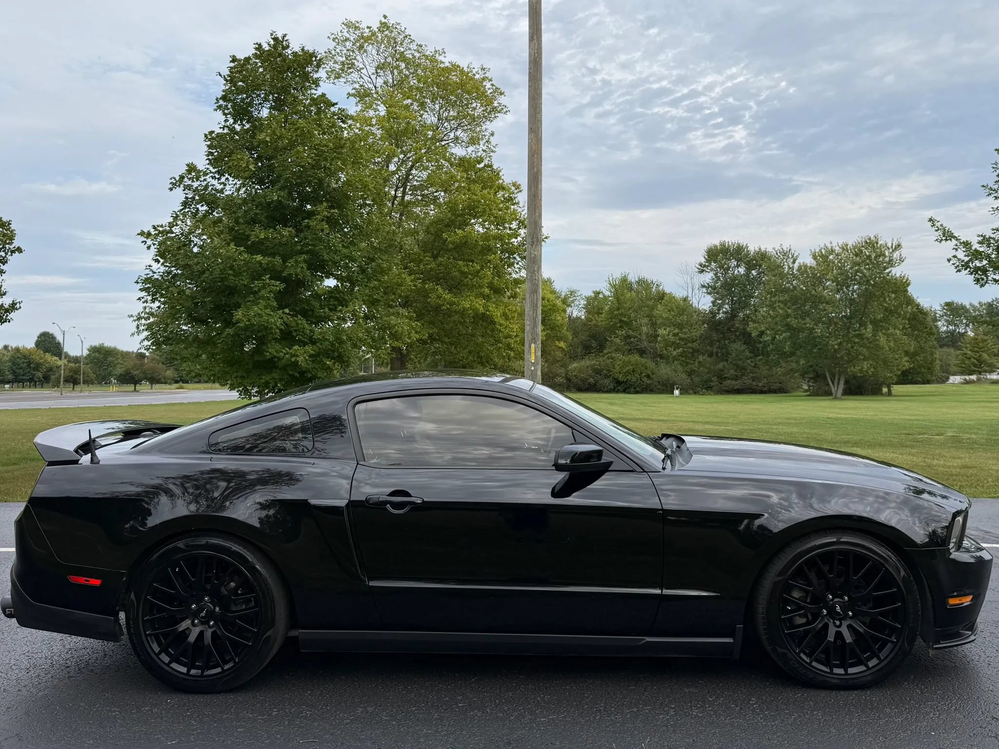 Used 2012 Ford Mustang GT Premium RWD image 8