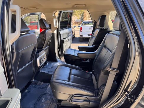 Used 2024 Ford Expedition XLT image 10