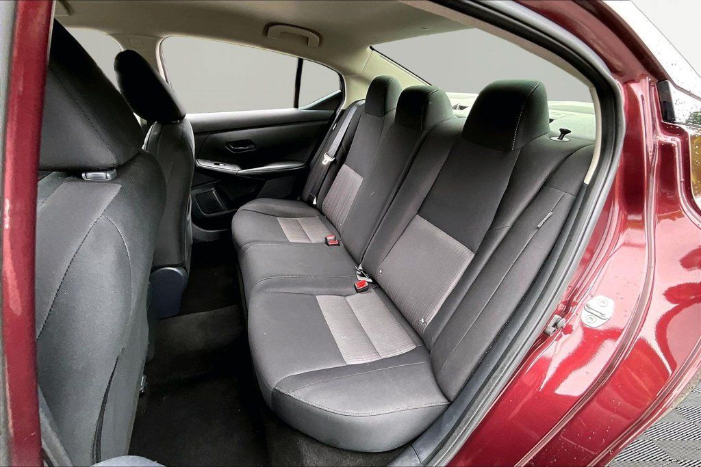 Used 2024 Nissan Sentra SV FWD image 18