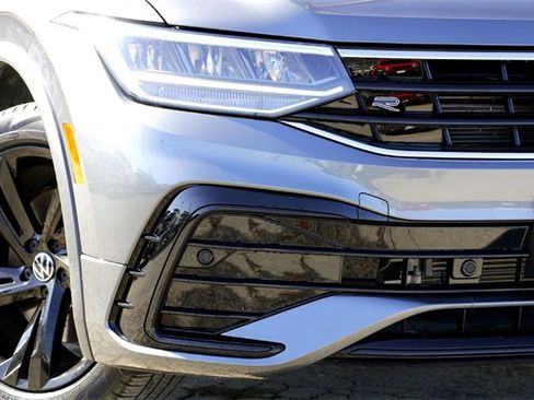 Used 2023 Volkswagen Tiguan SE R-Line image 3