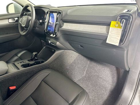Used 2025 Volvo XC40 B5 Core w/ Climate Package AWD/4WD image 27