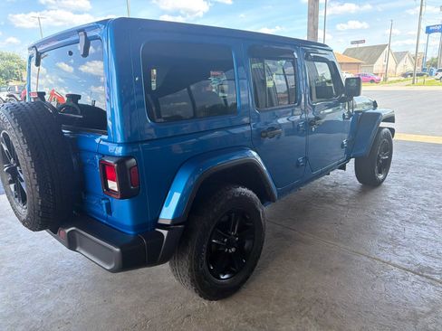 Used 2023 Jeep Wrangler Unlimited Sahara AWD/4WD image 18