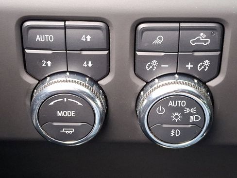 Used 2023 GMC Sierra 1500 AT4 w/ Technology Package image 25