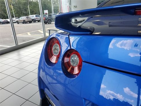 Used 2023 Nissan GT-R Premium image 9