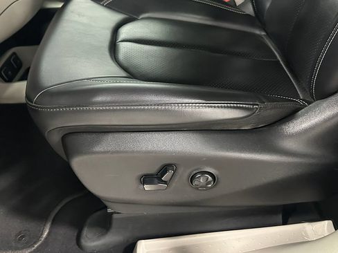 Used 2020 Chrysler Voyager Lxi FWD image 21