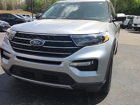 Used 2020 Ford Explorer XLT w/ Equipment Group 202A AWD/4WD image 3