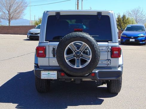 Used 2019 Jeep Wrangler Unlimited Sahara AWD/4WD image 5