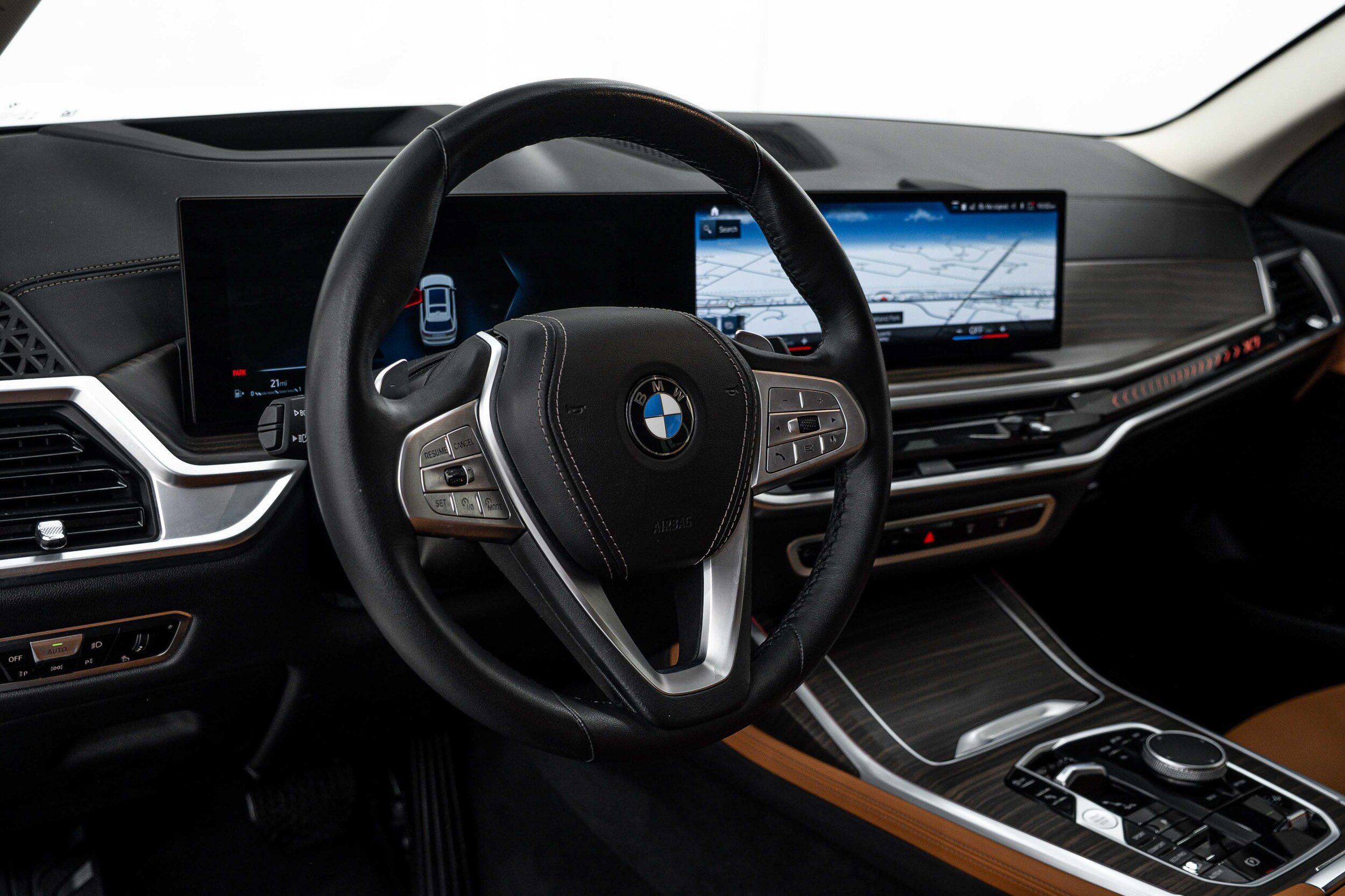 Used 2023 BMW X7 xDrive40i w/ Parking Assistance Package AWD/4WD image 12