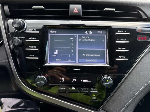 Used 2020 Toyota Camry SE FWD image 29
