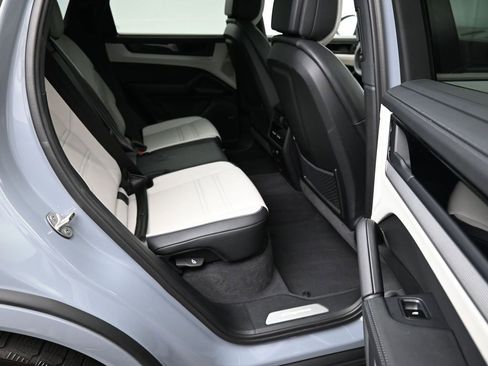 Certified 2025 Porsche Cayenne S image 24