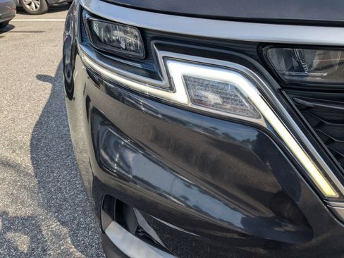 Used 2024 Kia Carnival LX image 10