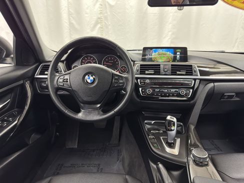 Used 2016 BMW 320i xDrive Sedan w/ Driver Assistance Package image 26