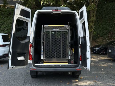 Used 2021 Mercedes-Benz Sprinter 2500 image 28