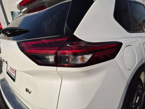 Used 2024 Nissan Rogue SV FWD image 11